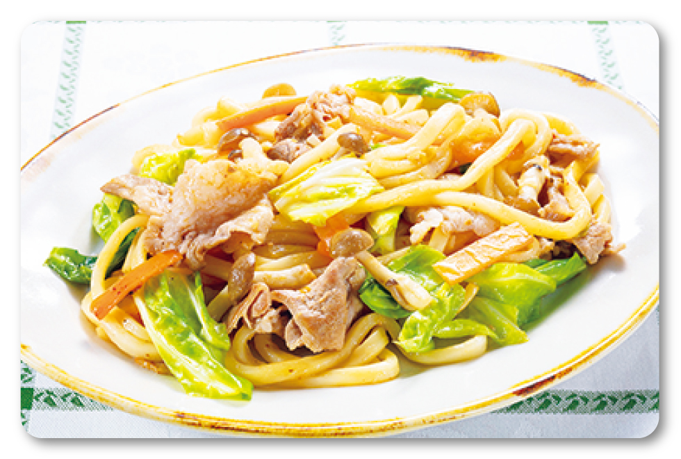 残ったオイルを使って焼きうどん！